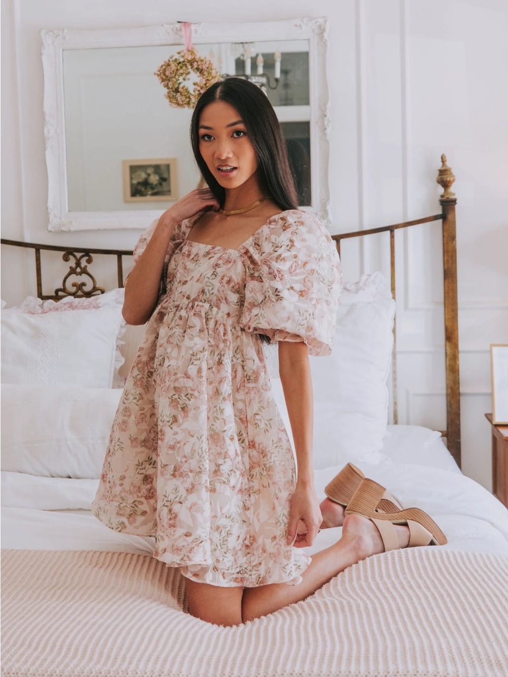 Romantic Pink Floral Puff-Sleeve Mini Dress